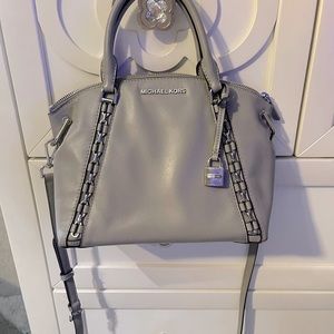 Authentic gray leather Michael Kors purse.Good condition. Silver chain links .